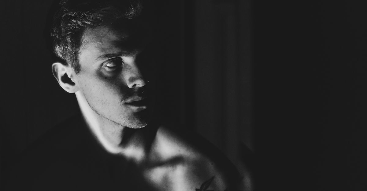 découvrez l'art du chiaroscuro, technique de contraste lumière et ombre, pour des œuvres d'une profondeur et d'un réalisme saisissants.