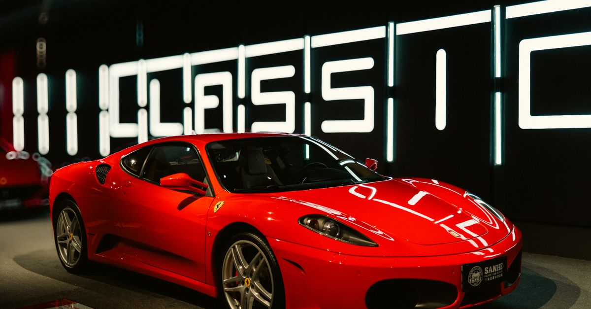découvrez l'univers emblématique de ferrari, la marque italienne de voitures de luxe et de sport alliant performance, design et innovation.
