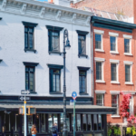 découvrez les meilleures expériences culinaires à greenwich village, avec une sélection de restaurants uniques et de plats savoureux au cœur de new york.