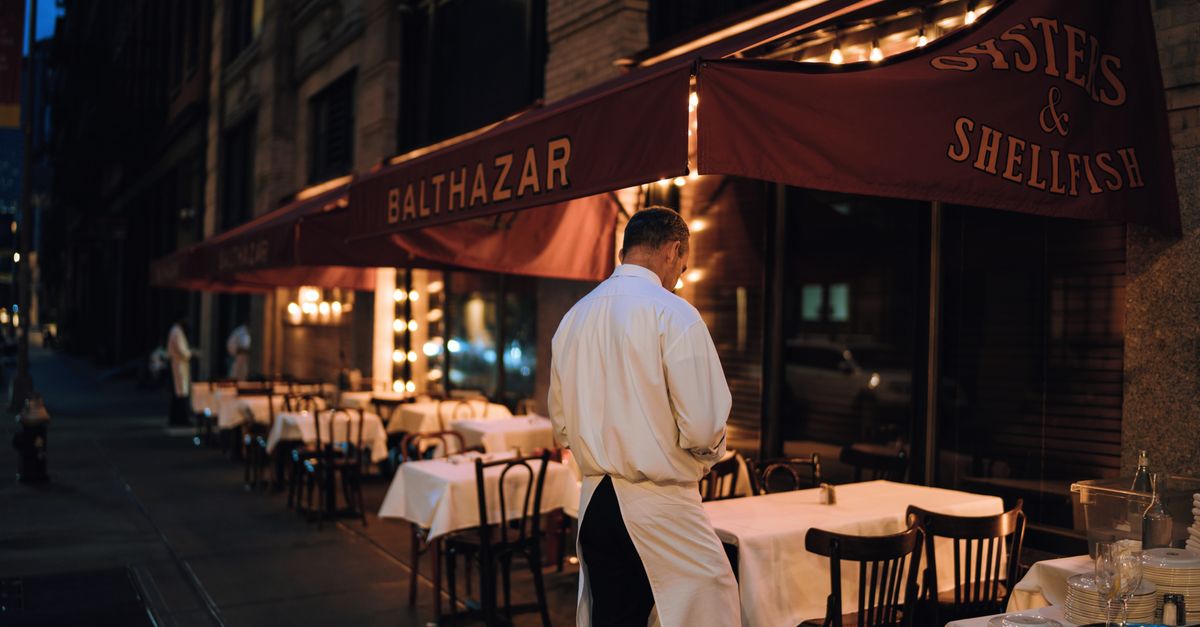 découvrez les meilleures adresses pour dîner dans le greenwich village, un quartier emblématique de new york offrant une cuisine variée et une ambiance conviviale.